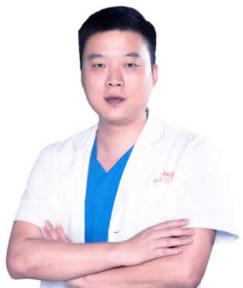 李偉