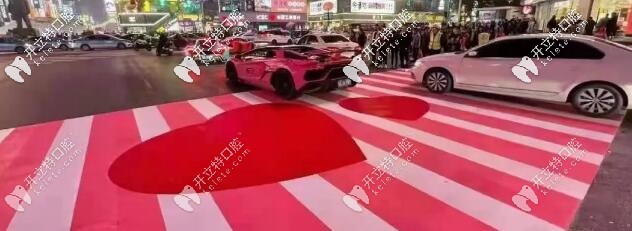 長沙的愛不設(shè)限，連斑馬線都是愛你的形狀。