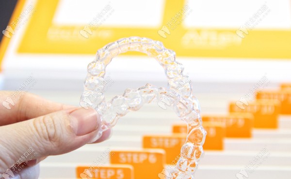easysmile輕松笑隱形牙套為什么便宜，和隱適美比哪個(gè)好